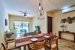 Zen Oasis Swim Up Condo Pool W Tiki Hut Bar + Gym