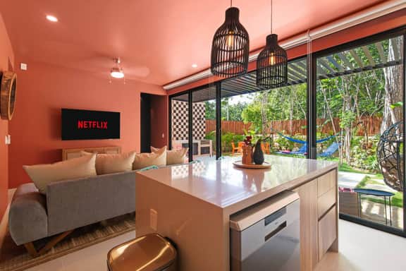 Casa Lush | Pvt Pool | Rooftop | 10 Min to Beach